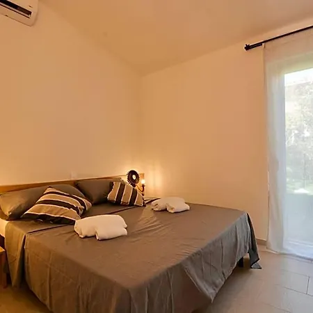 Isa - In Costa Rei Just 450 Meters From The Beach, With Air Conditioning And Outdoor Private Area Apart Otel
