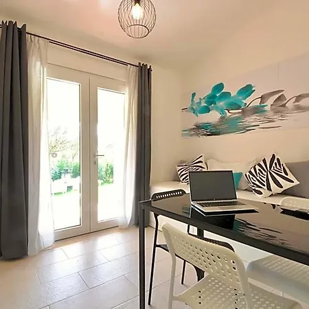Isa - In Costa Rei Just 450 Meters From The Beach, With Air Conditioning And Outdoor Private Area Apart Otel 3*