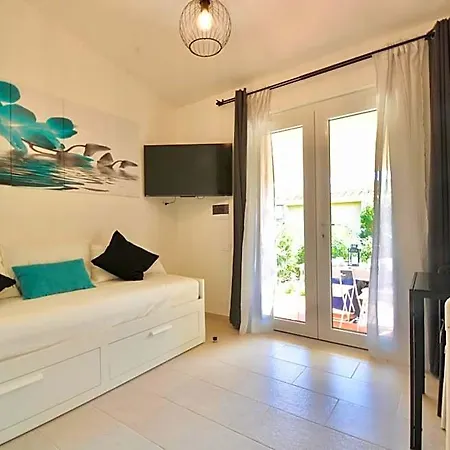 Apartahotel Isa - In Costa Rei Just 450 Meters From The Beach, With Air Conditioning And Outdoor Private Area